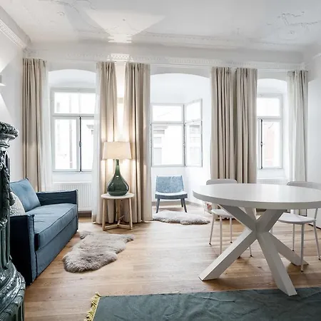 Cooper L Laubenhaus Bozen