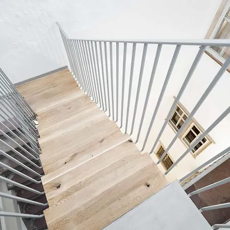 Cooper L Laubenhaus Bozen